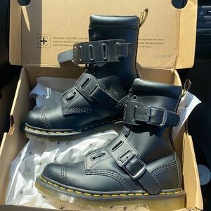 Dr. Martens Quynn